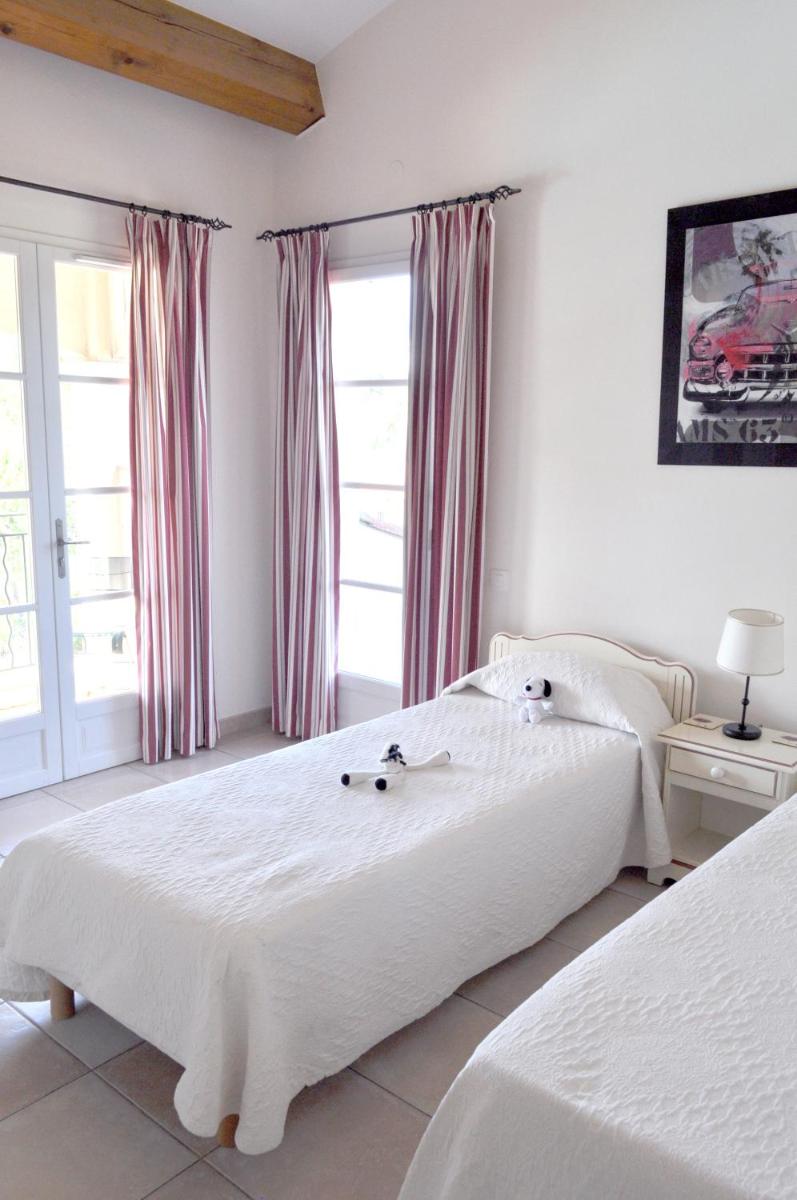 Un ou plusieurs lits dans un hébergement de l'établissement Les Appartements et Maisons du Domaine de Saint Endréol Golf & Spa Resort