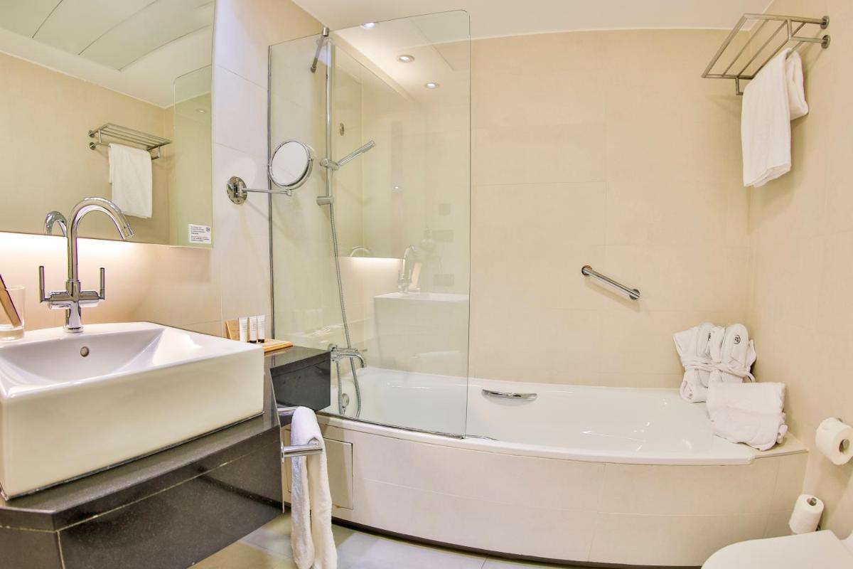 Un baño de Hotel 525