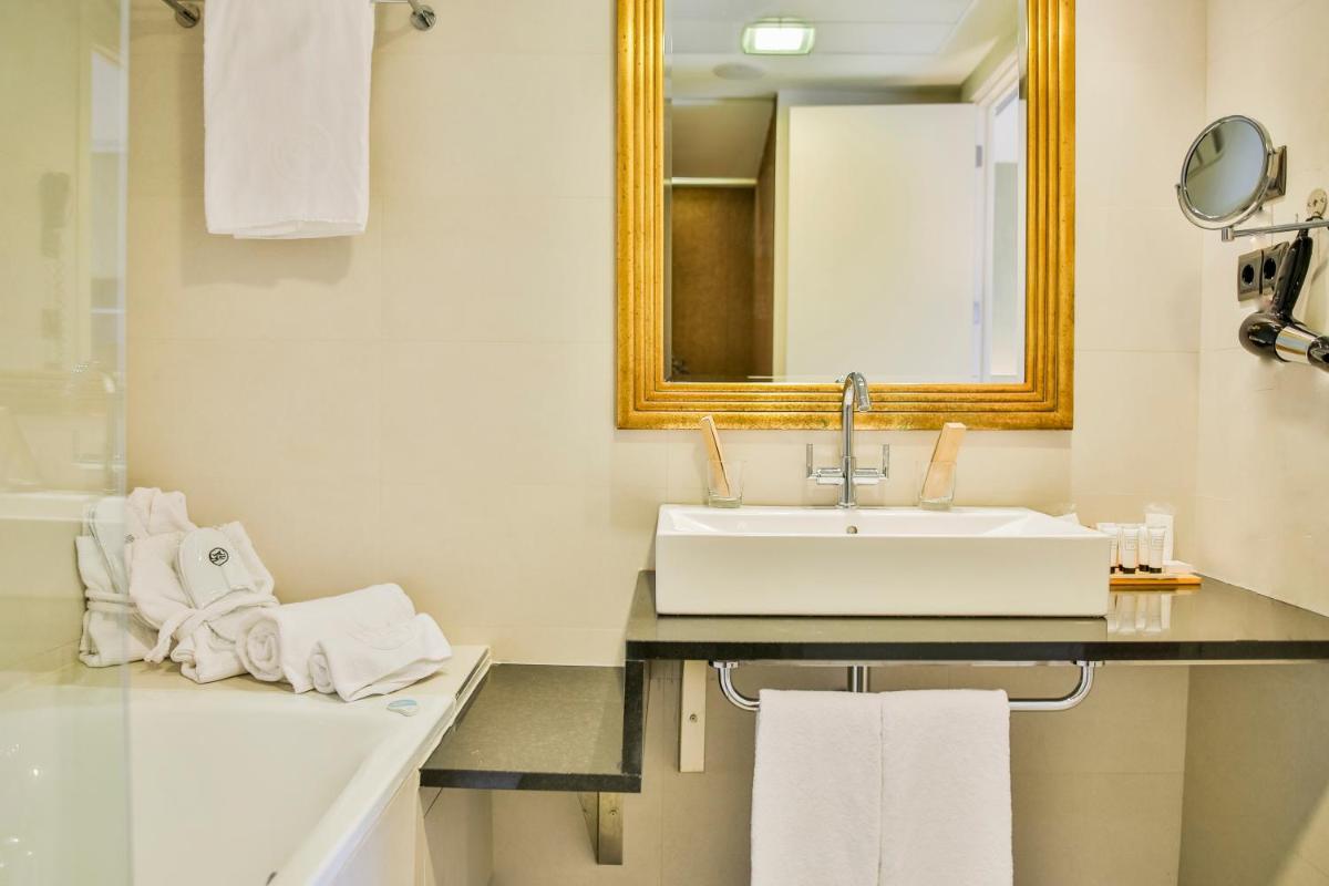 Un baño de Hotel 525