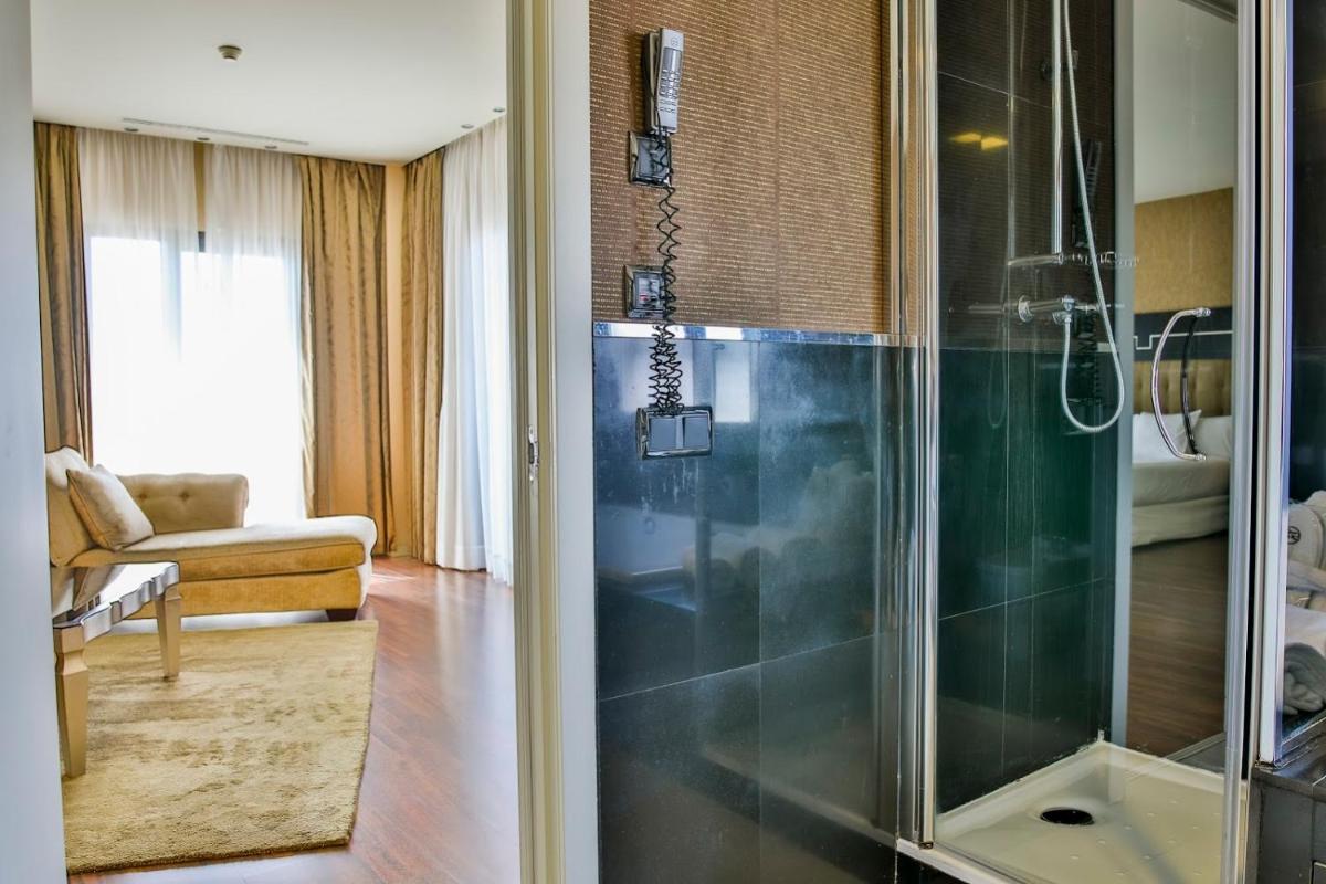 Un baño de Hotel 525