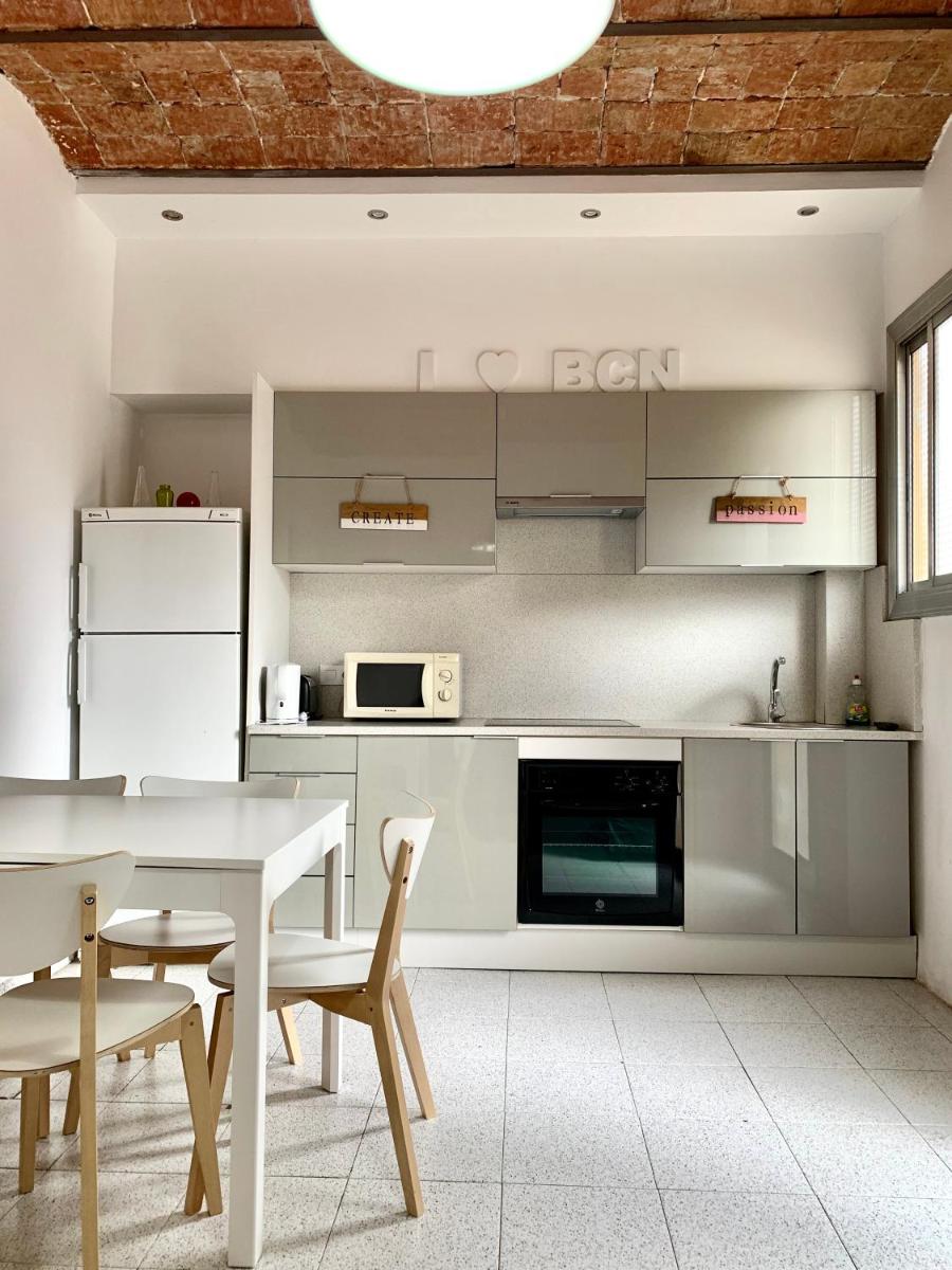 Black & White - Housity