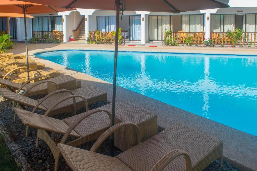 Alona Vida Beach Hill Resort - Housity