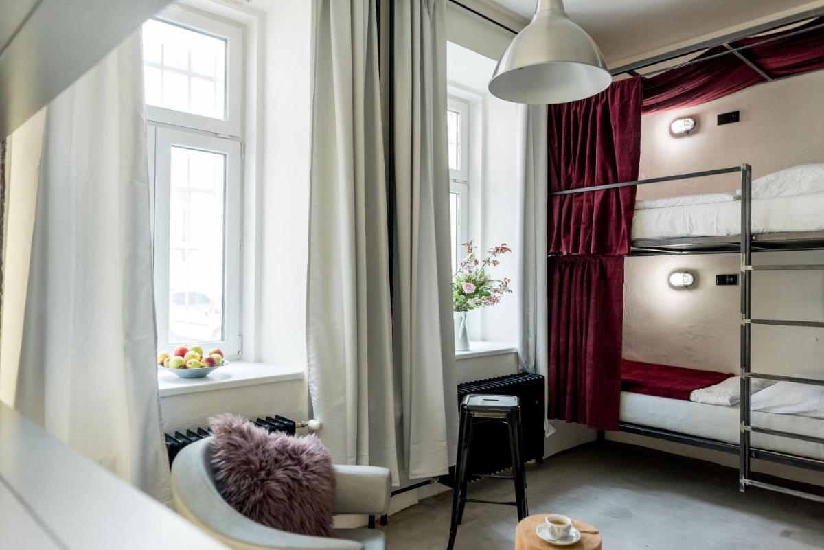 Wake Up Wellness Hostel - Housity