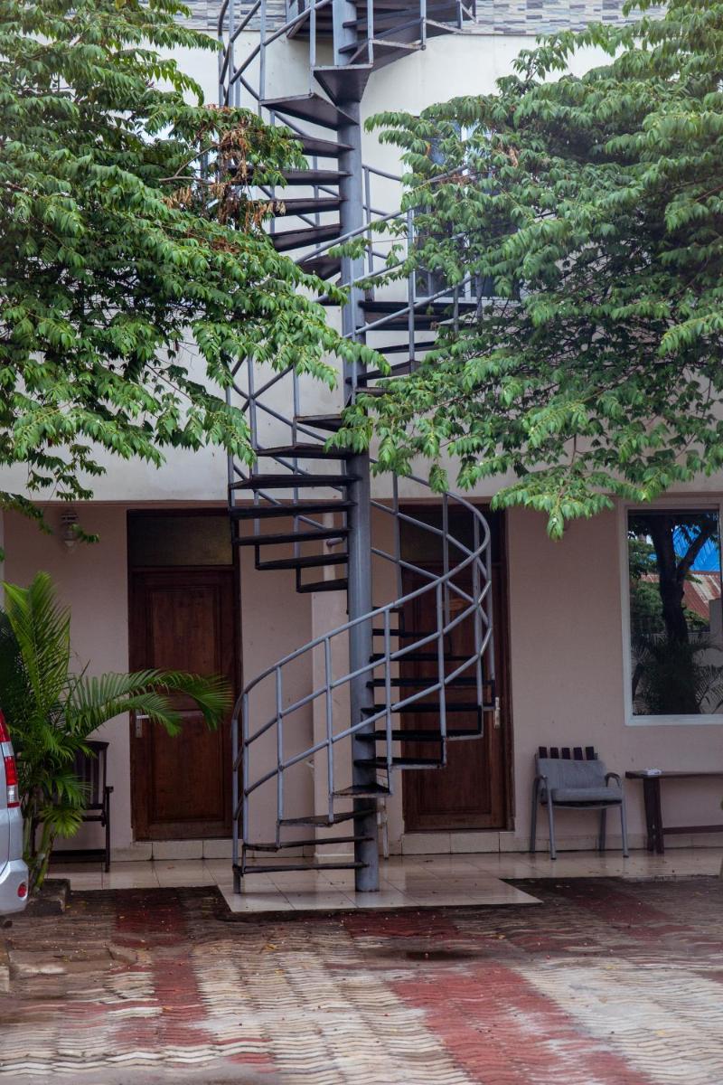 Triniti Airport Hotel - Housity