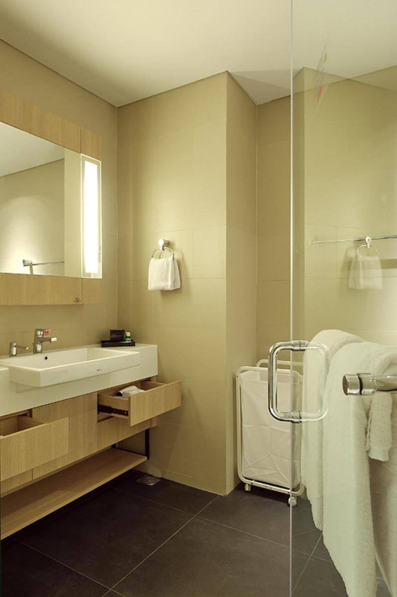 Ra Premiere Simatupang Jakarta - Housity
