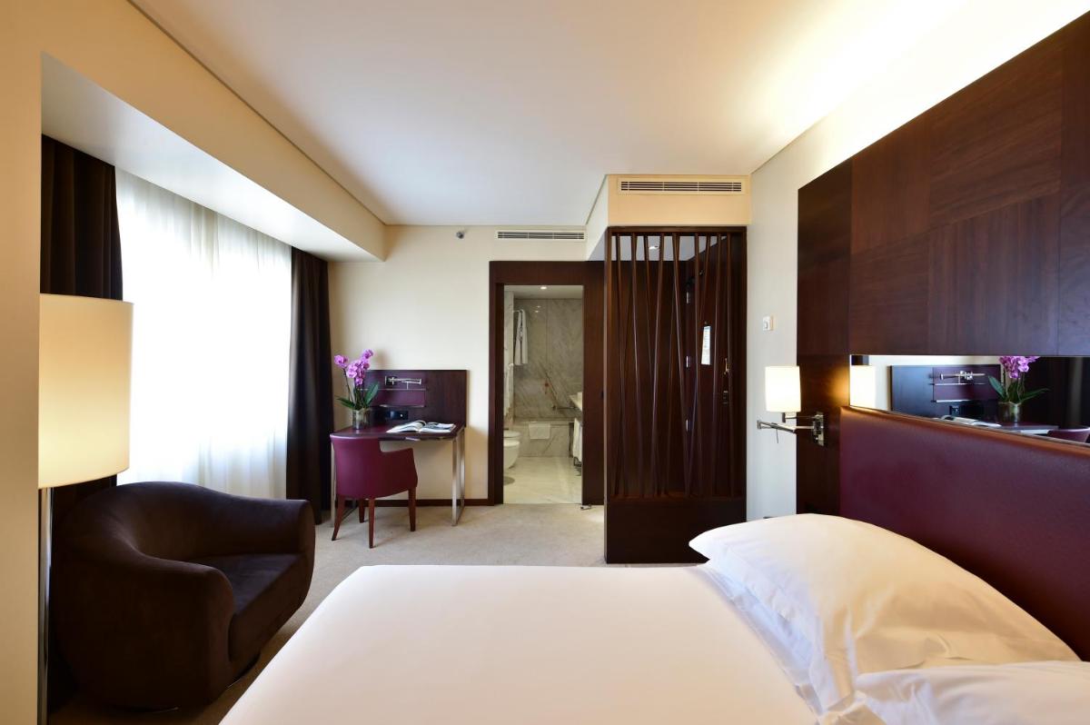 Uma cama ou camas num quarto em Porto Palácio Hotel by The Editory