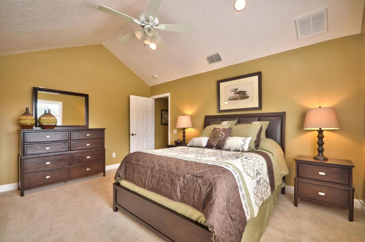 Lake Tarpon Executive Home 5BR 2 Kitchens 2 Laundry Rooms Million Dollar Executive Level Home - Housity
