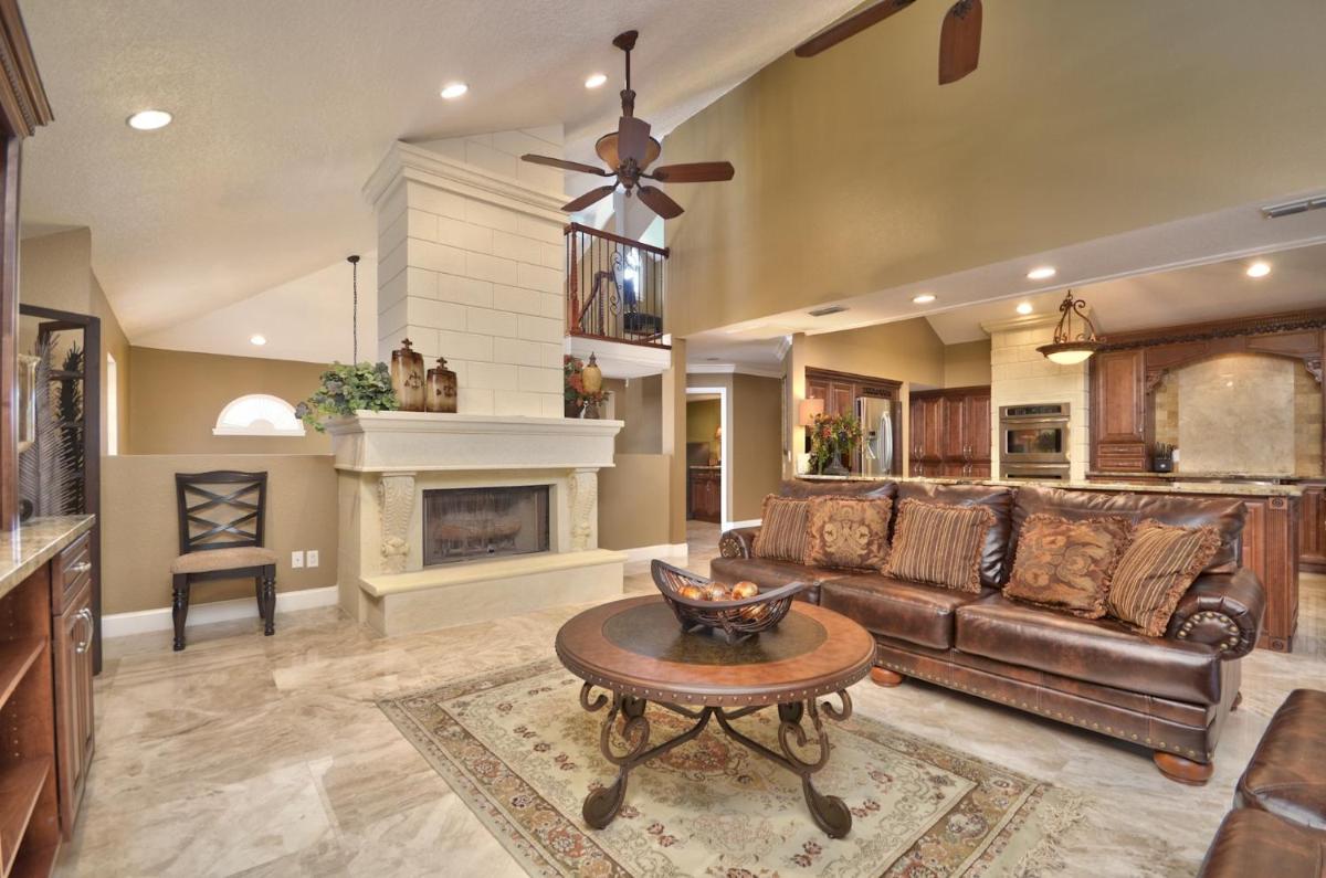Lake Tarpon Executive Home 5BR 2 Kitchens 2 Laundry Rooms Million Dollar Executive Level Home - Housity