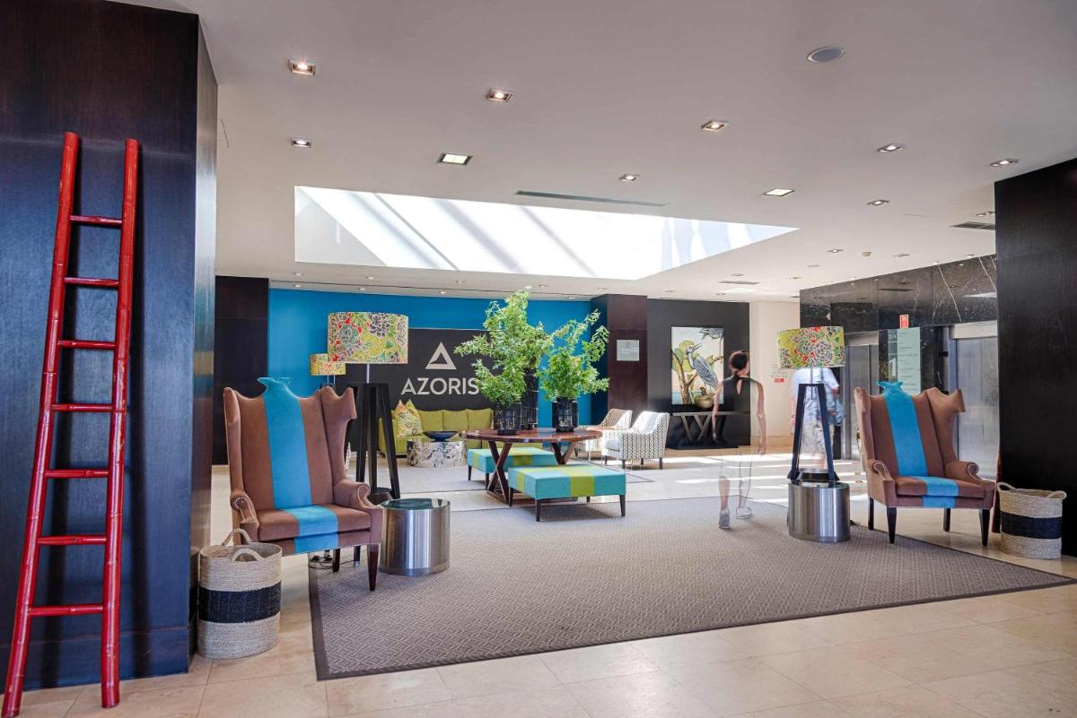Uma área de estar em Azoris Royal Garden – Leisure & Conference Hotel