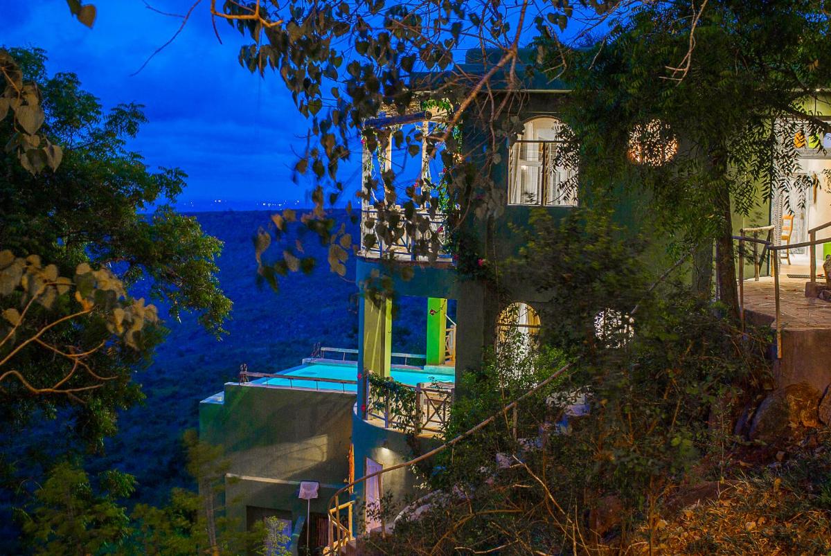 Arcadia Cliff House - Housity