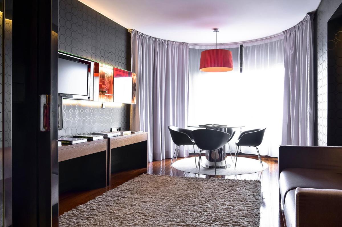 Uma área de estar em Porto Palácio Hotel by The Editory