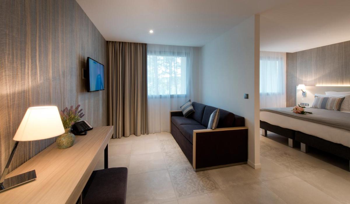 Un ou plusieurs lits dans un hébergement de l'établissement Golden Tulip Sophia Antipolis - Hotel & Spa