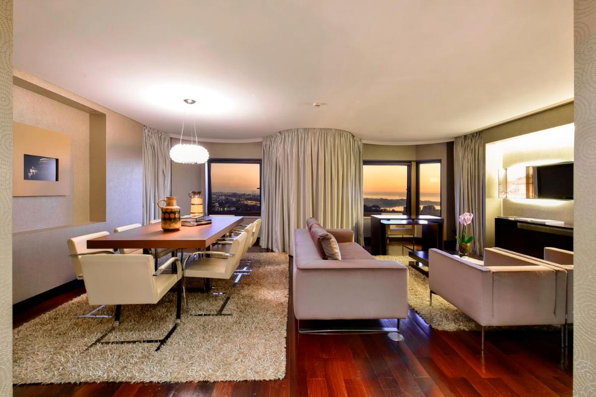 Uma área de estar em Porto Palácio Hotel by The Editory