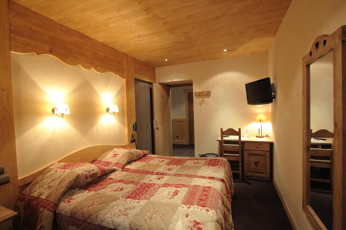 Un ou plusieurs lits dans un hébergement de l'établissement Logis Hotel & Spa Beau-Site