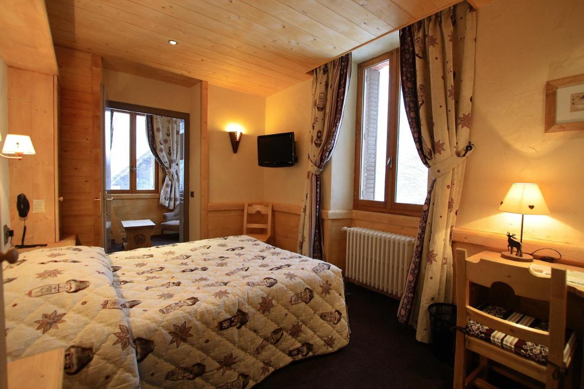 Un ou plusieurs lits dans un hébergement de l'établissement Logis Hotel & Spa Beau-Site