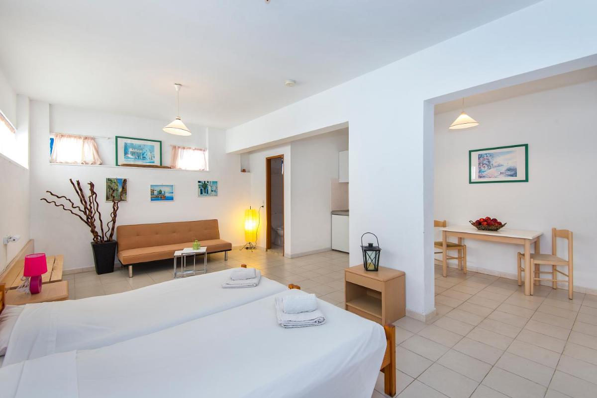 Blue Roses - Housity