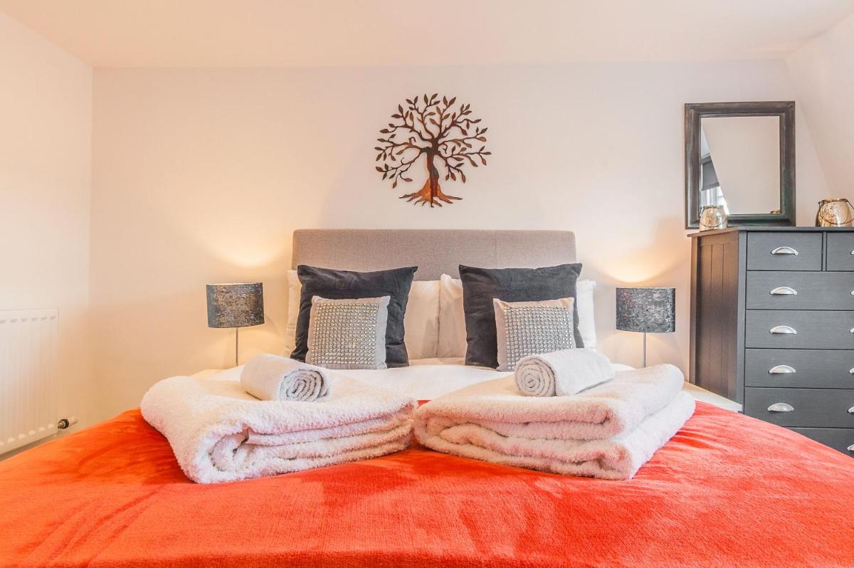Pure B - Exceptional views of Tamar & Royal William Yard with Free Parking & Wifi - Hizvo