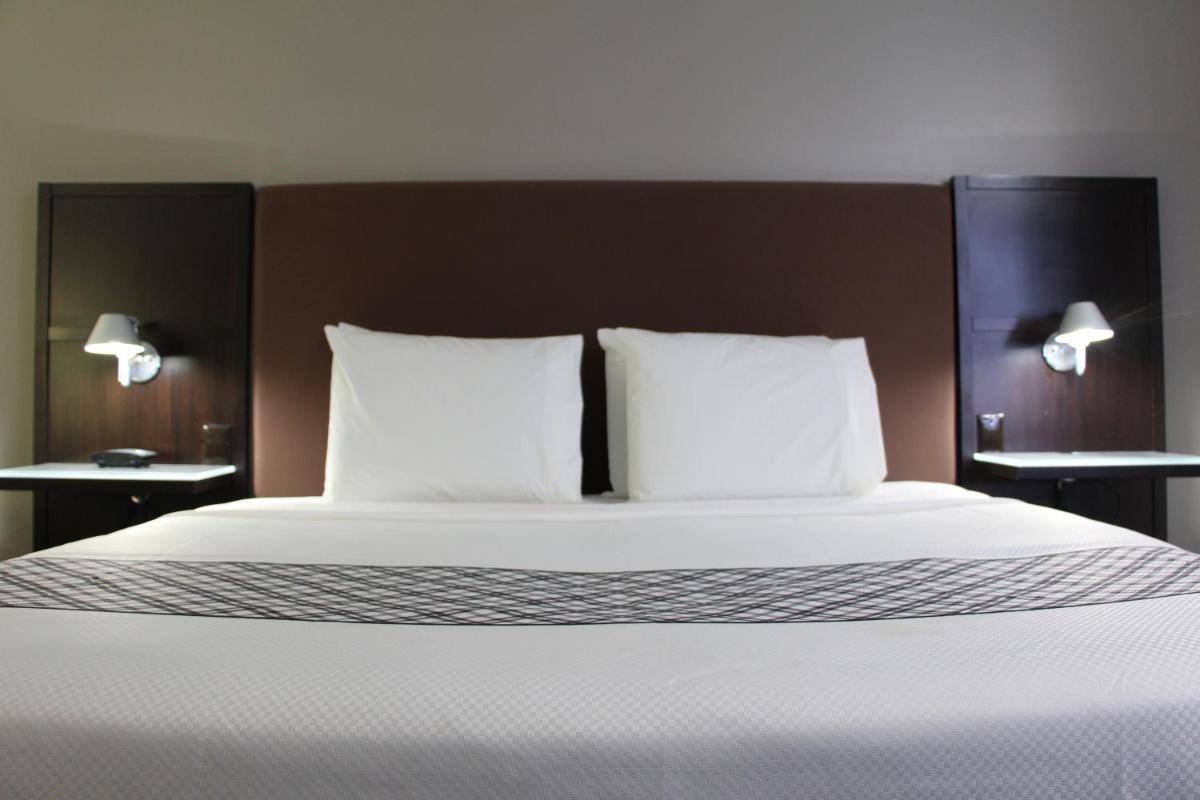Westbridge Inn & Suites - Housity
