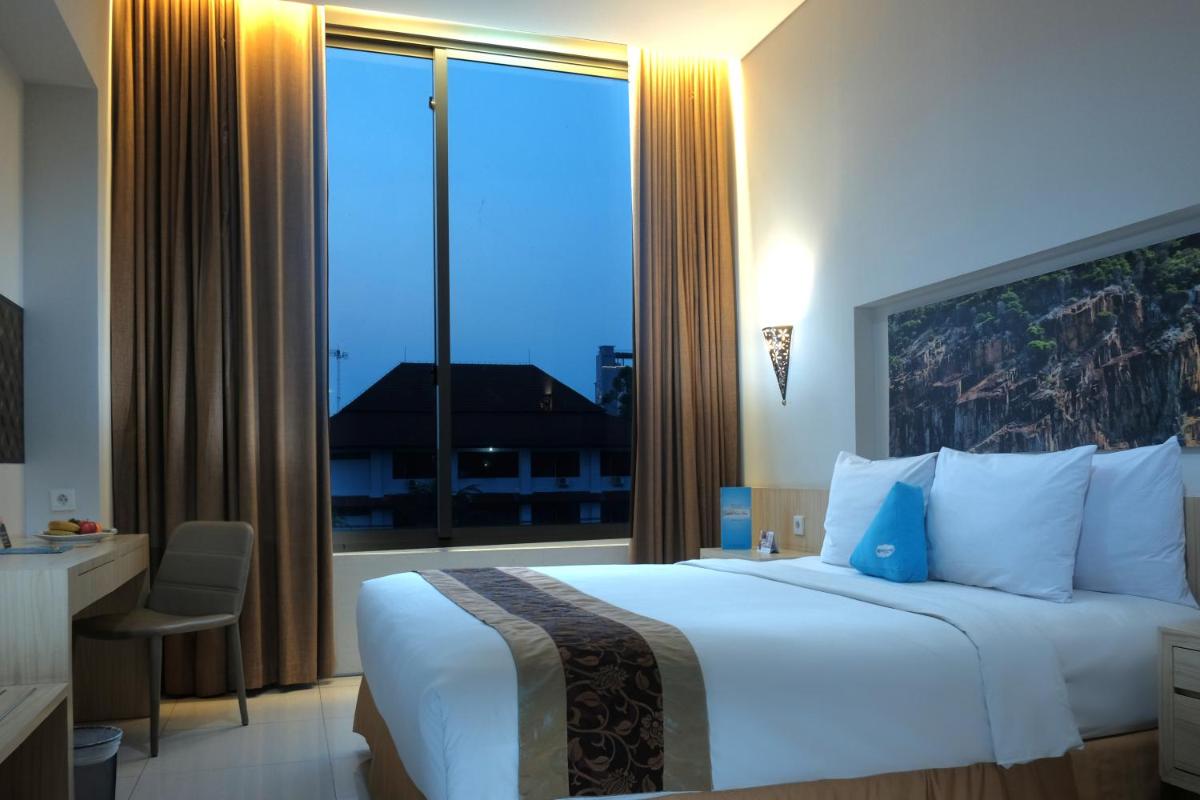 Megaland Hotel Solo - Housity