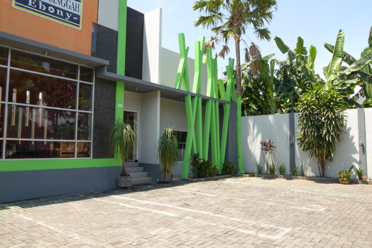 RedDoorz Syariah near Balai Kota Probolinggo 2 - Housity