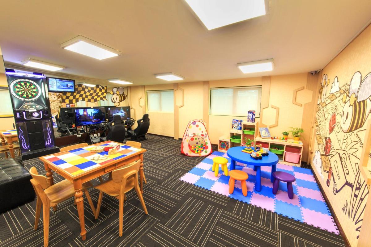 Bee House by Cosmos Creation - Taipei Main Station - Housity
