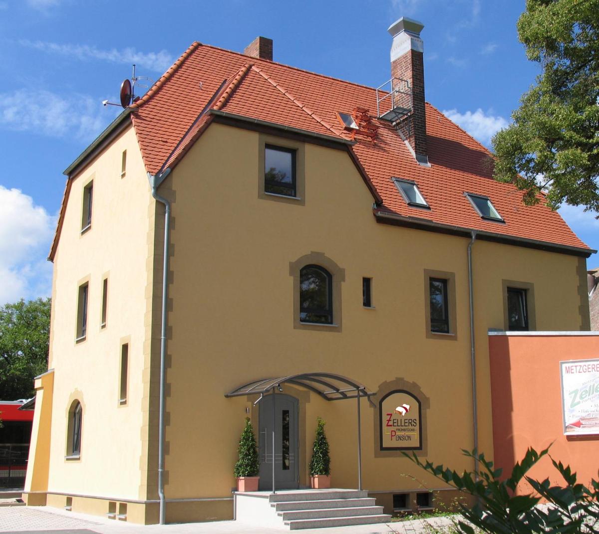 Zellers Pension - Housity