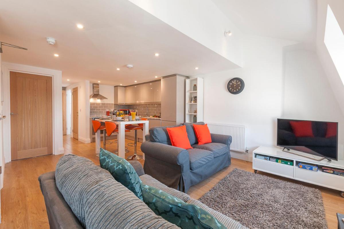 Pure B - Exceptional views of Tamar & Royal William Yard with Free Parking & Wifi - Hizvo