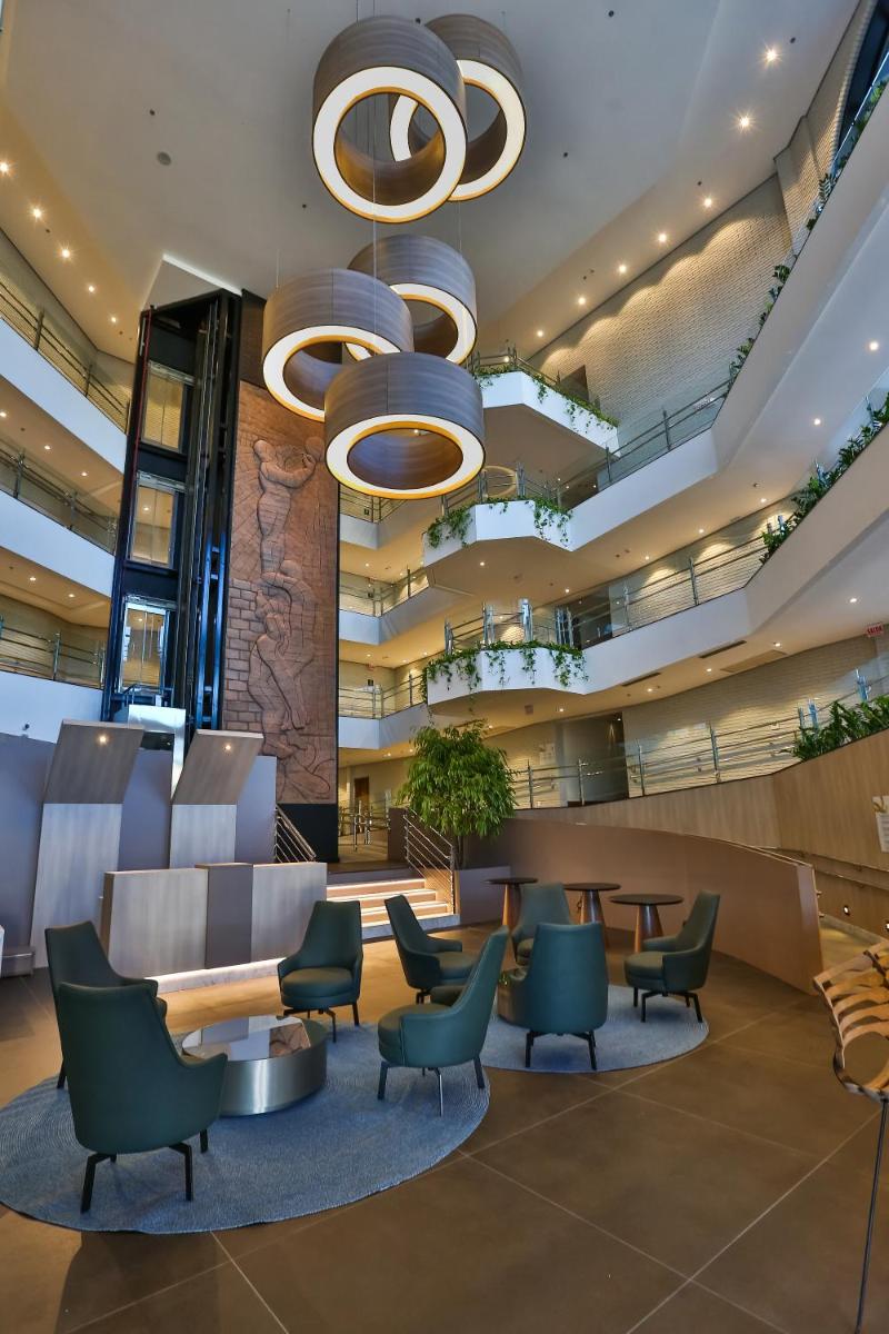 Quality Hotel Blumenau - Housity