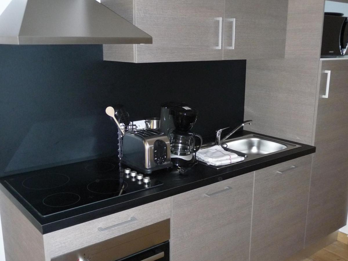 Cuisine ou kitchenette dans l'établissement Lagrange Vacances Les Patios Eugénie