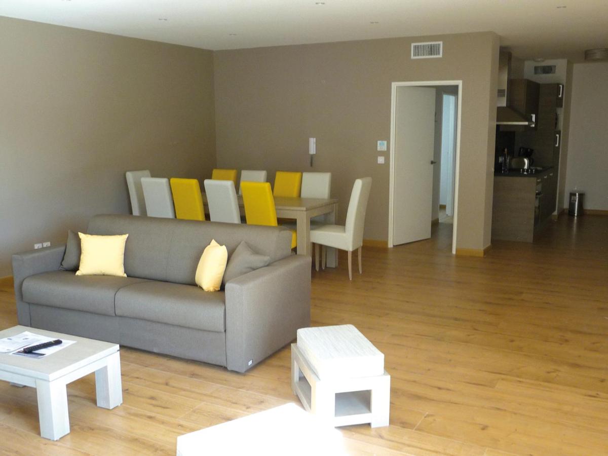 Coin salon dans l'établissement Lagrange Vacances Les Patios Eugénie