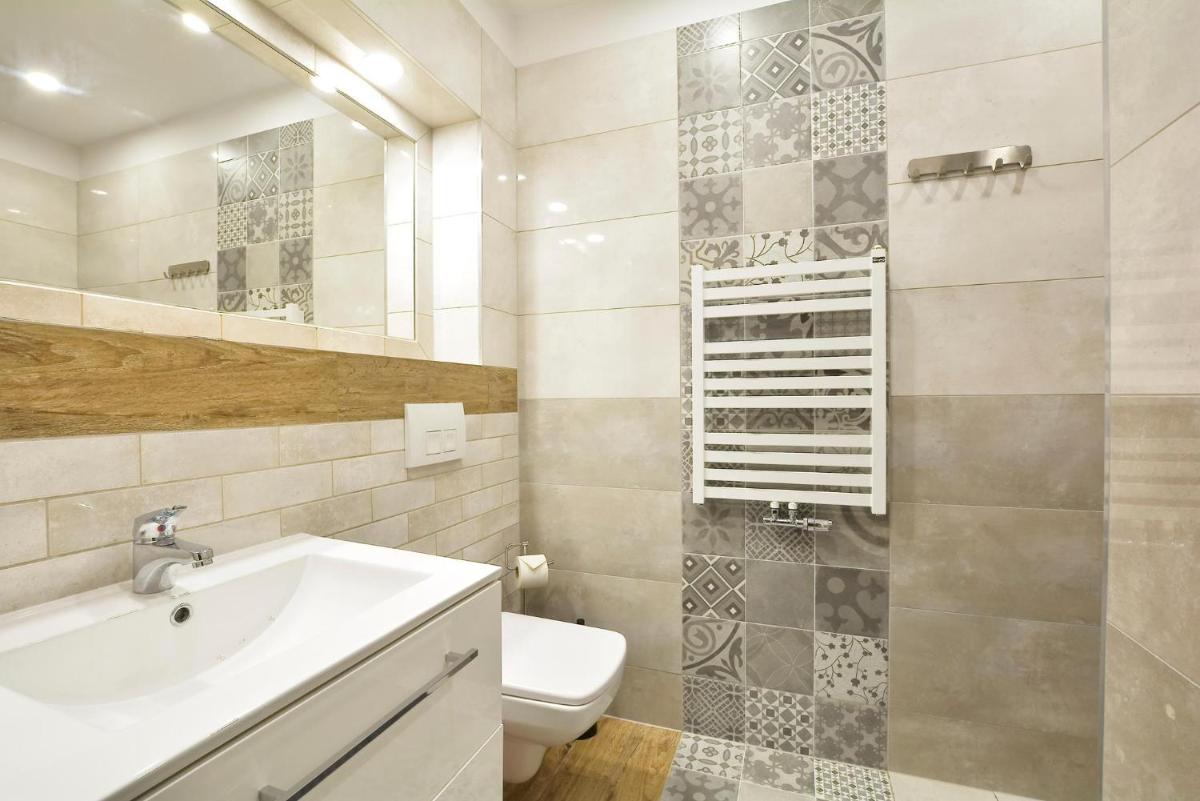 Zlote Modrzewie - Housity