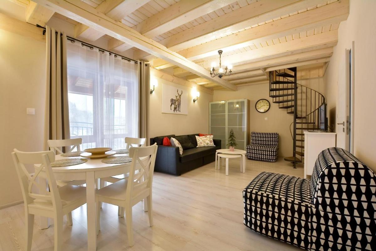 Zlote Modrzewie - Housity