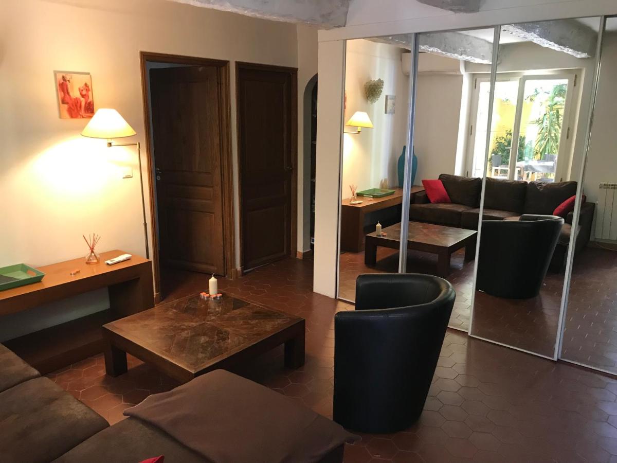 Appartement Place des lices Saint Tropez - Housity