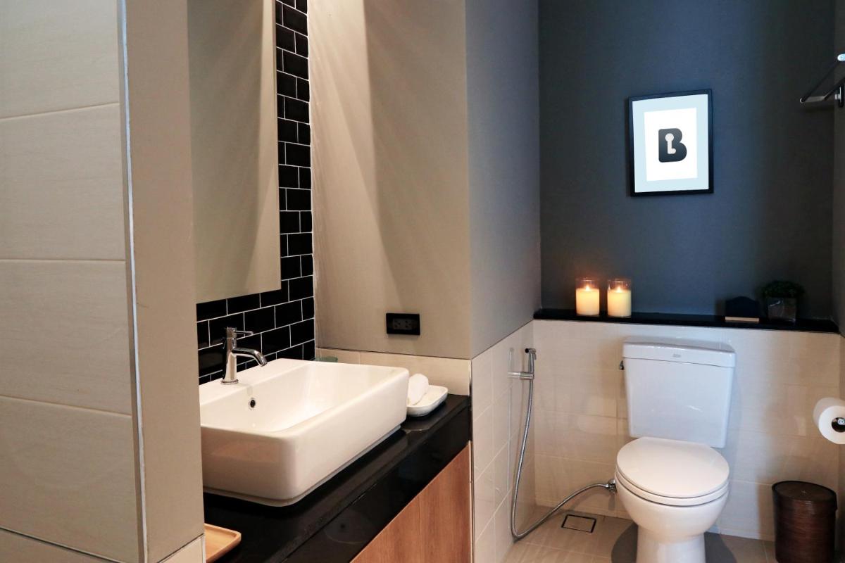 B Stay Hotel - Housity