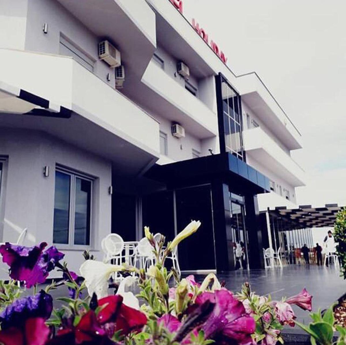 Hotel Holiday - Housity