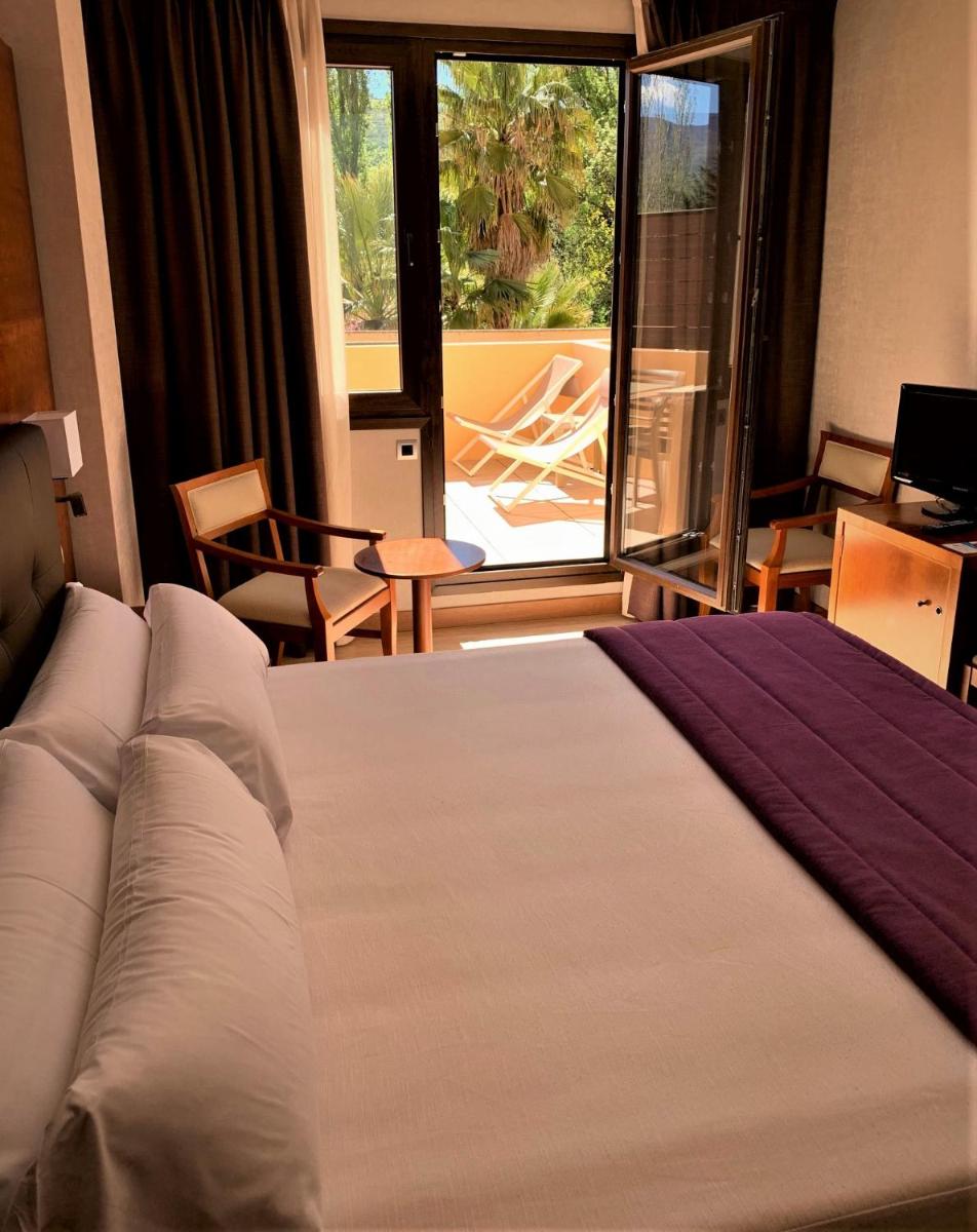 Cama o camas de una habitación en Hotel Balneario Valle del Jerte
