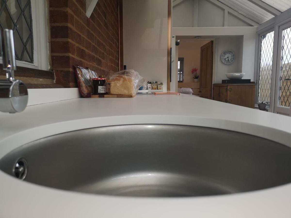 Easytoostay Paygate Cottage Brenchley - Housity