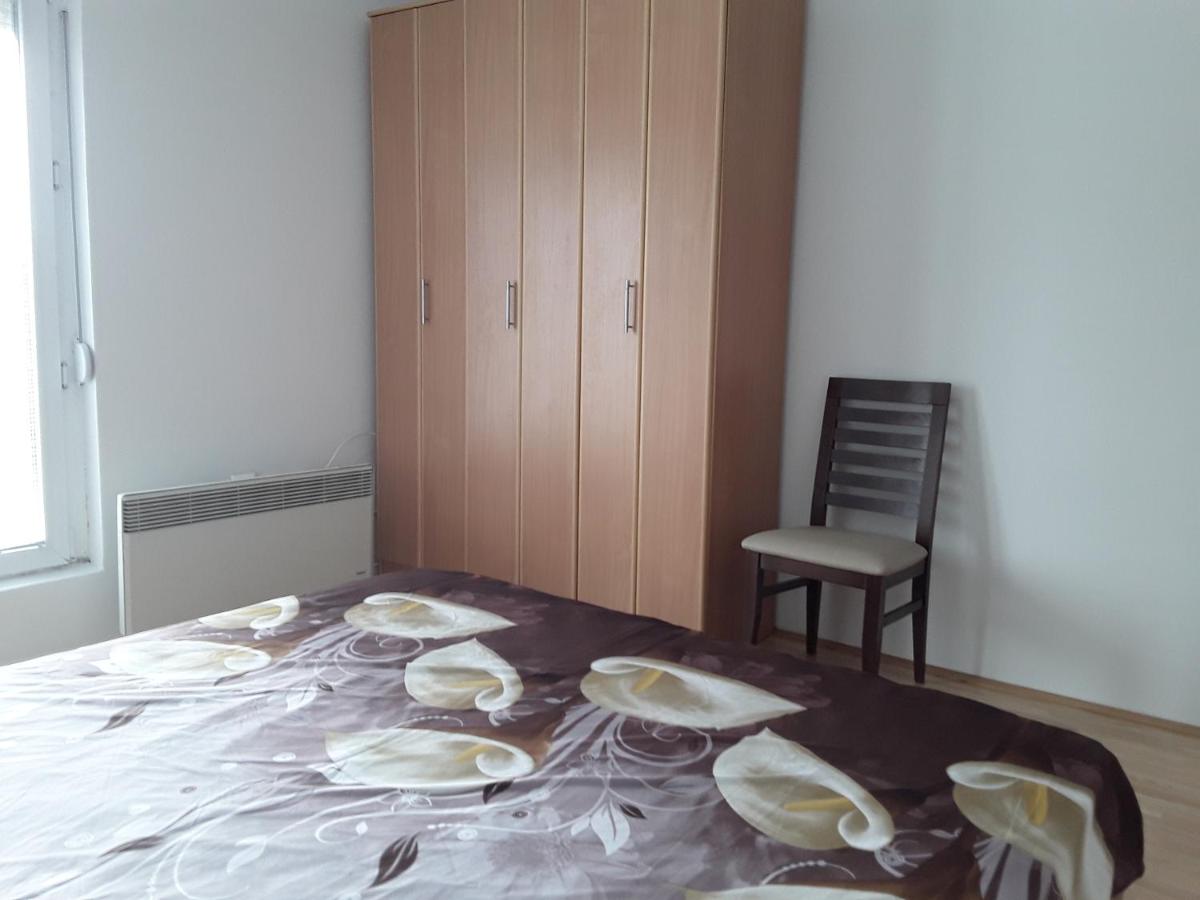 Simon's Apartment - Housity