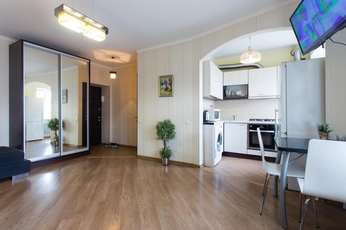 Suitetrails - Modern apartments - Nauky ave. 23