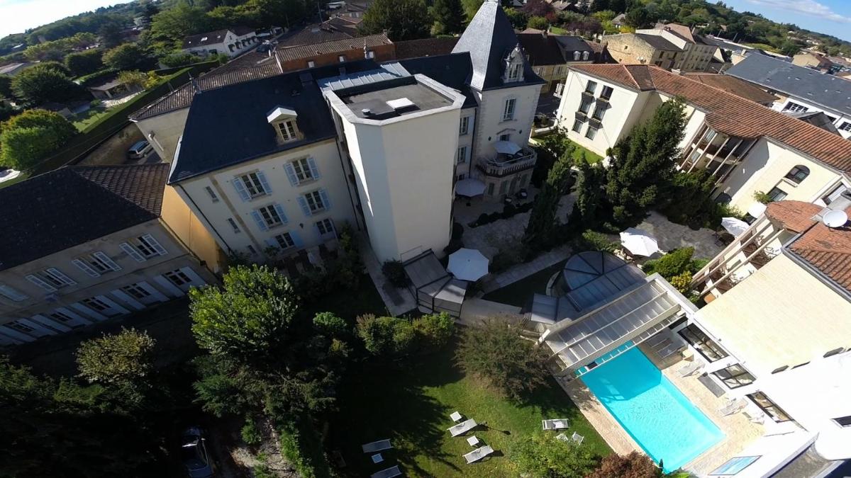 Piscine de l'établissement Clos La Boëtie & Spa ou située à proximité