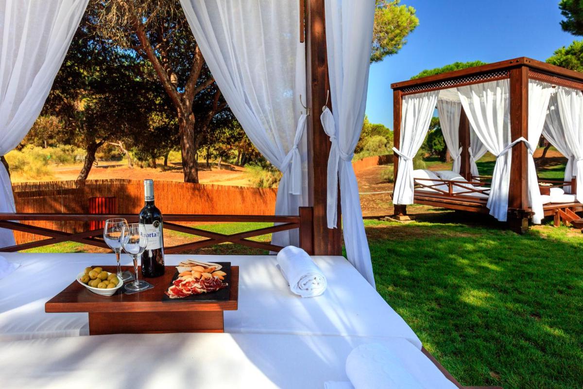 Jardín al aire libre en Barceló Punta Umbría Beach Resort