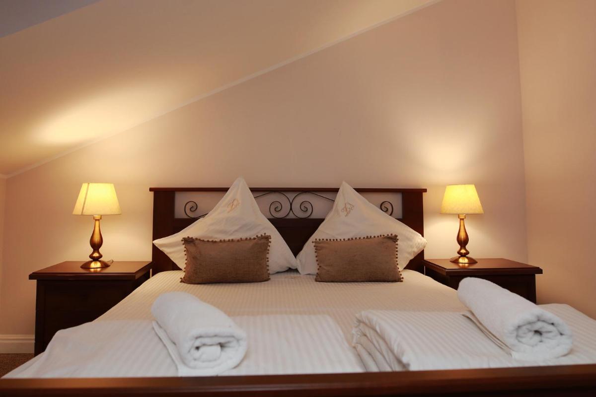 Hotel-Pensiunea Zefir - Housity
