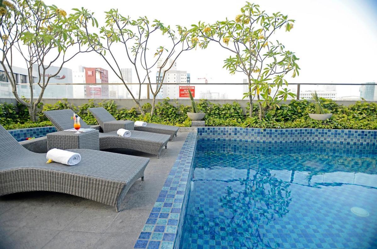 CROWN PRINCE Hotel Surabaya Managed by Midtown Indonesia - Housity