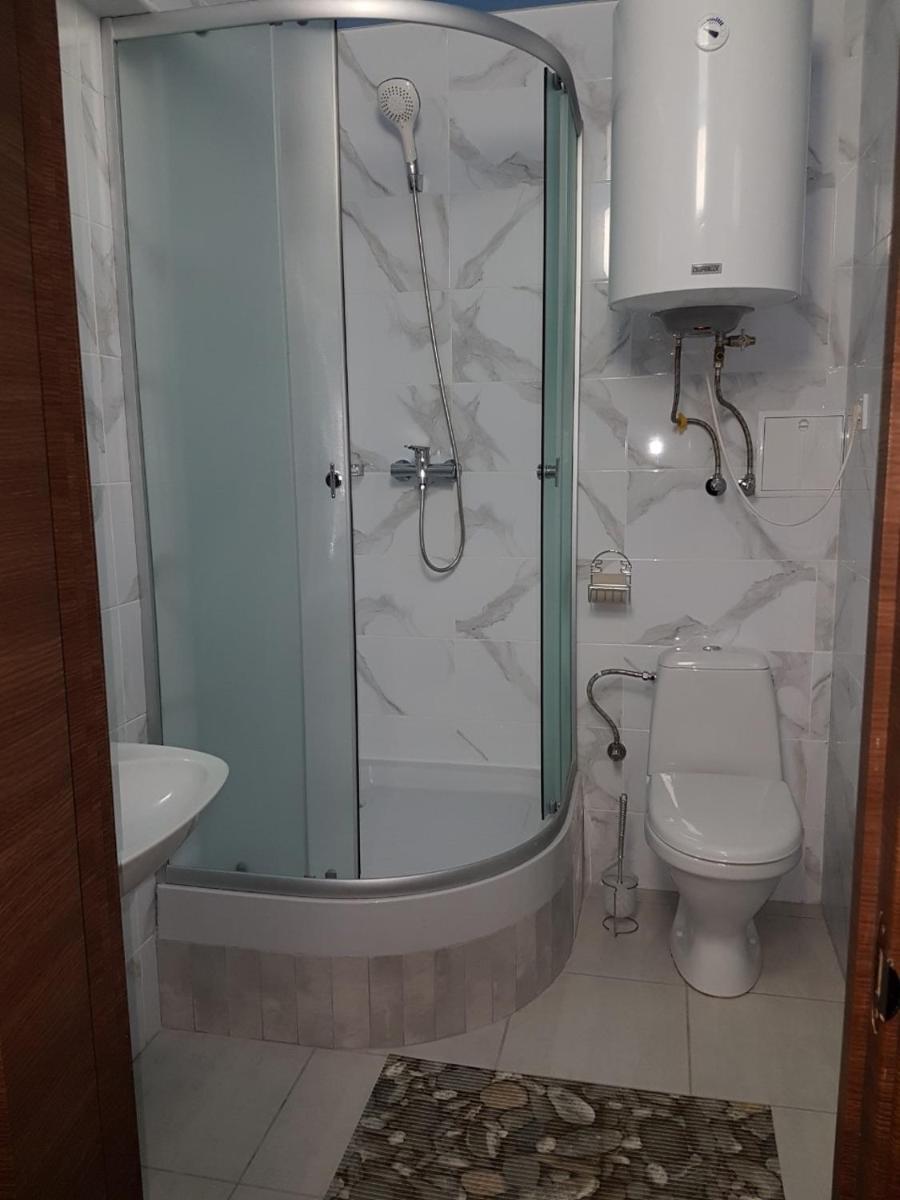 готель Біля фонтану - Housity