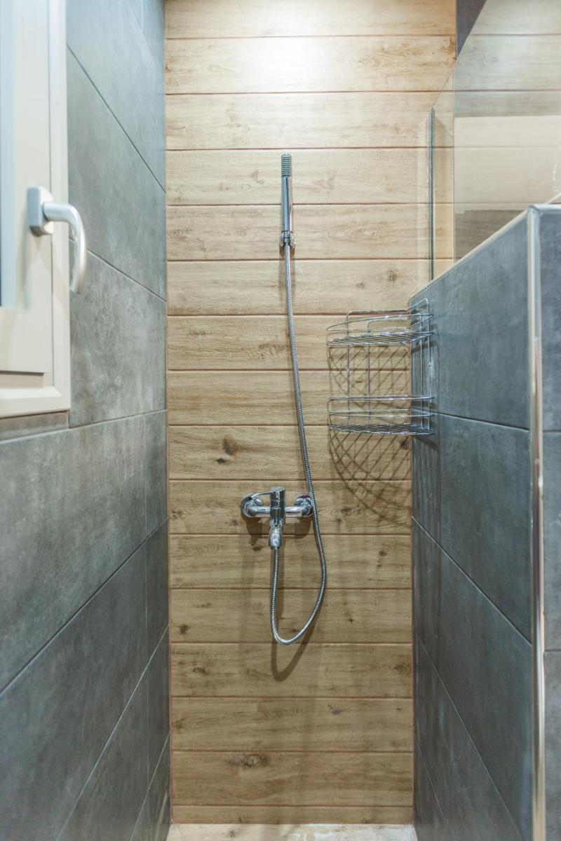 Suitetrails - 100m2 Luxury Apartment in the Heart of Athens - Living Stone Emerald
