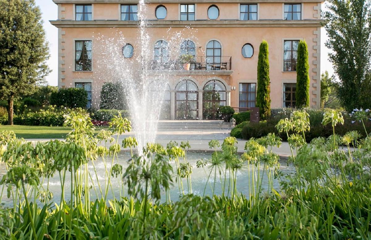 Jardín al aire libre en Casa Anamaria Hotel