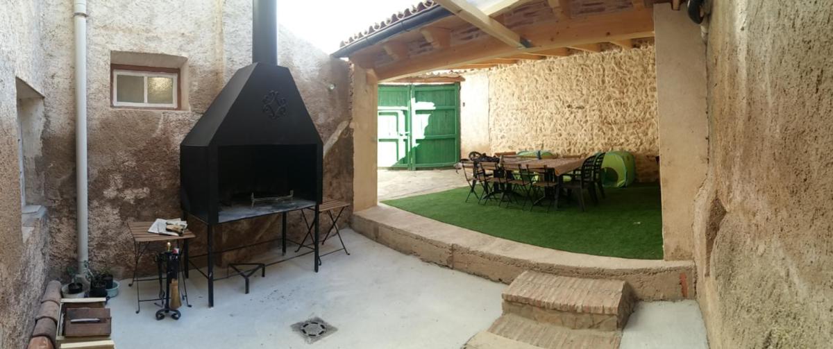 Casa rural L´Amparo -3 espigas- Categoría superior-15 personas - Housity