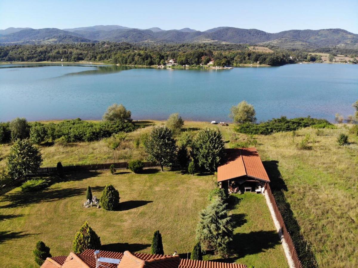 Vila on a Lake Lyastoviche Gnezdo near Troyan - Housity