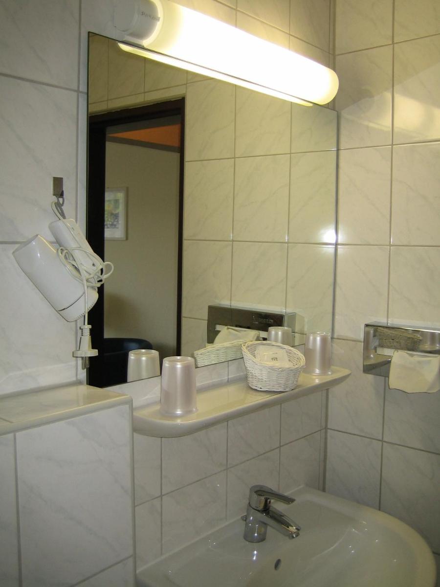 Landhotel Weinhaus Treis - Housity