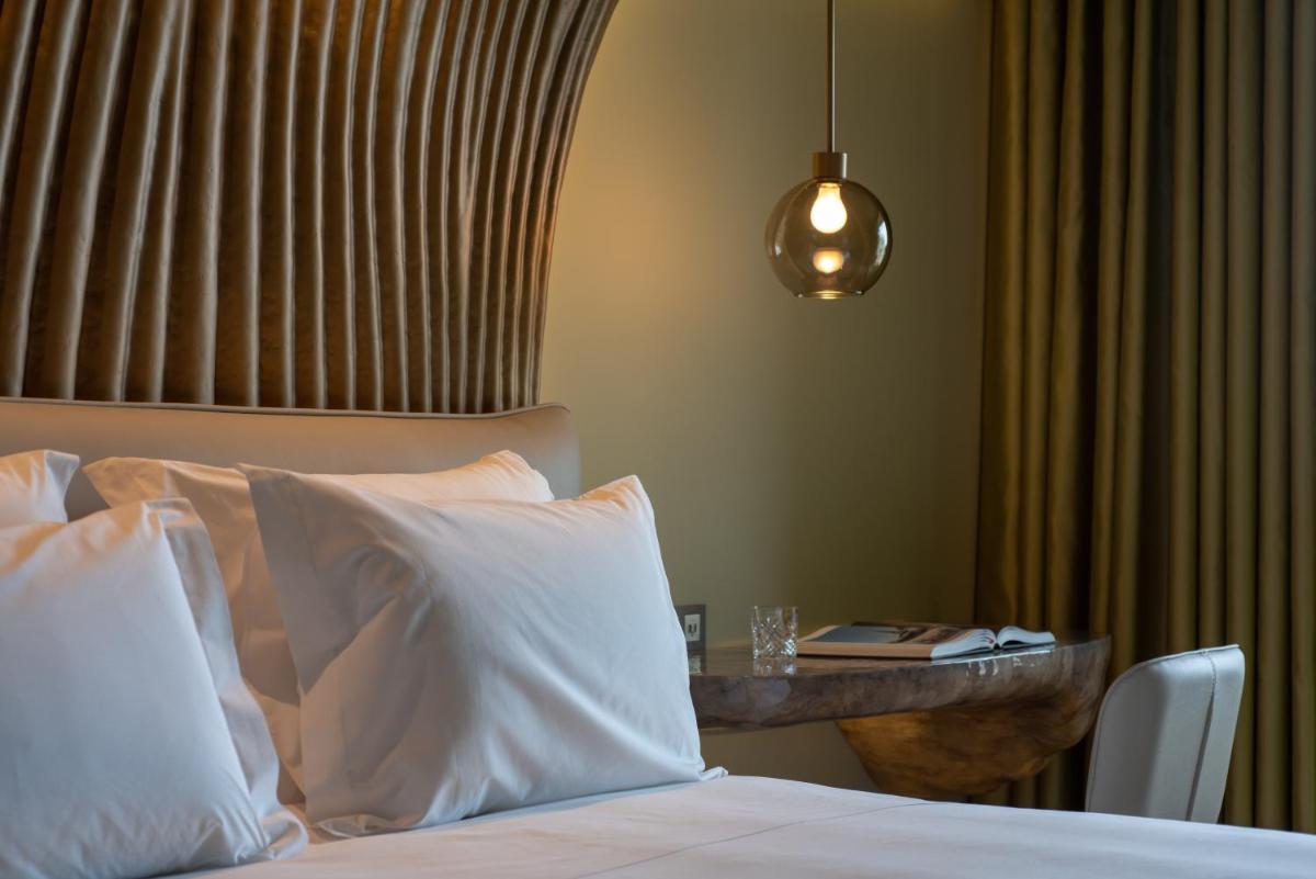 Uma cama ou camas num quarto em Vila Foz Hotel & SPA - member of Design Hotels